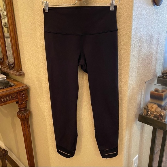 LULULEMON Women Black Cropped Mesh Hem Athletic Pants Size 6-8 - Picture 1 of 8